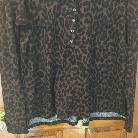 BEACH LUNCH LOUNGE Tommy Leopard Henley Shirt - Picture 5 of 8